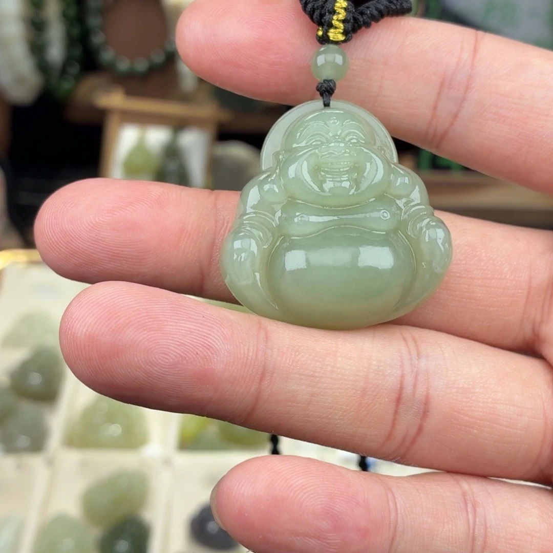 飘***埃和田玉未镶嵌颈饰