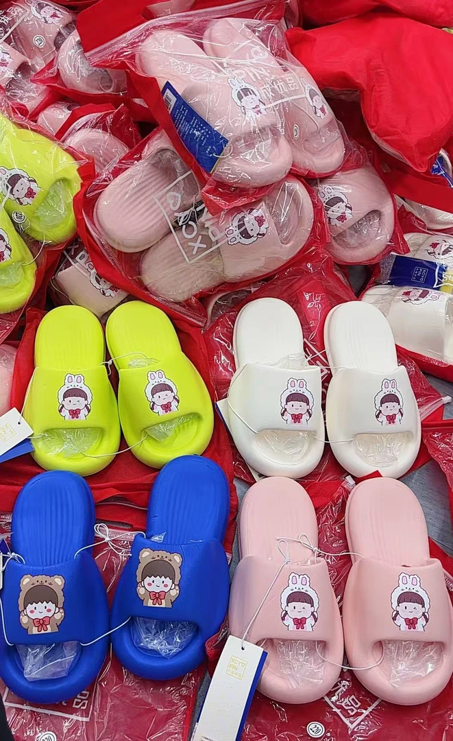 小六家-儿童卡通踩屎感拖鞋