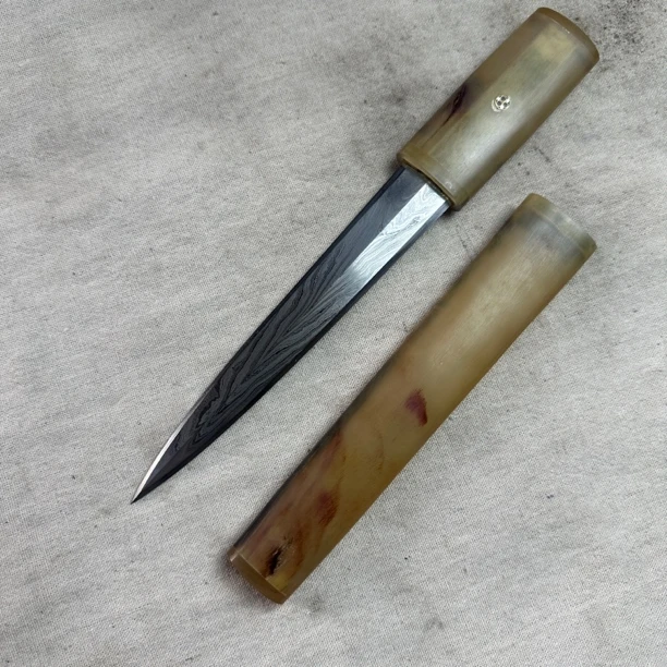 2110 龙泉昊天宝剑牛角陨铁山水纹牛剑未开刃