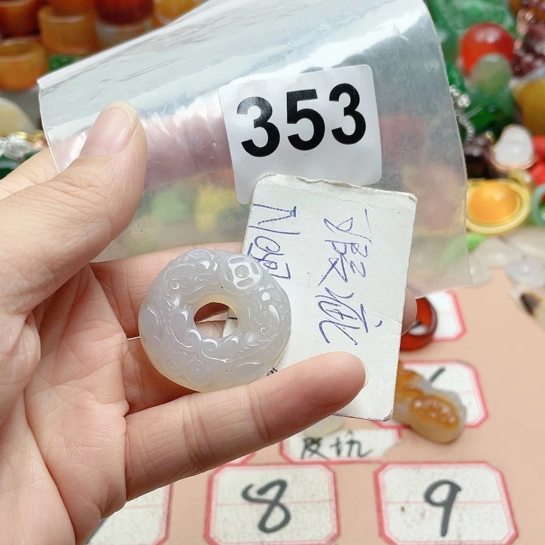 合金颈饰玛瑙/玉髓卿**?