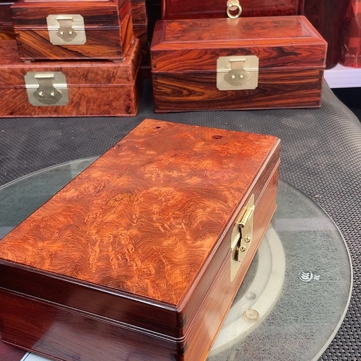 木老红木盒子一个，独板