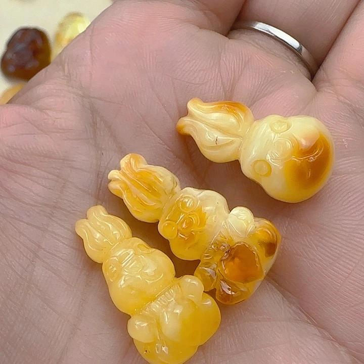 未镶嵌蜜蜡裸石文***妇微粉