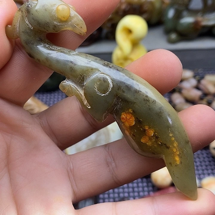 未镶嵌蛇纹石玉颈饰