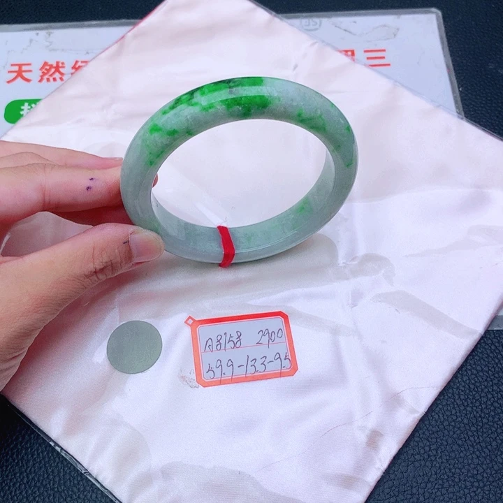 翡翠手镯未镶嵌我