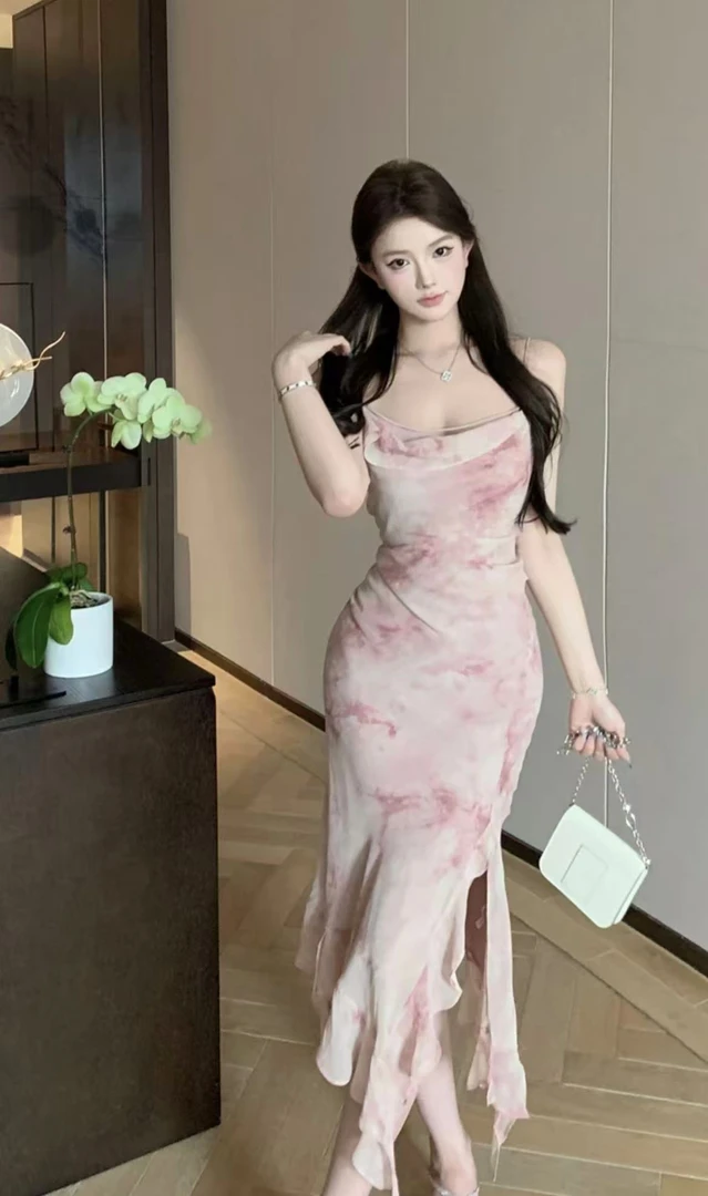 3M25-7119夏季新款纯欲甜美温柔荡领收腰显瘦开叉包臀吊带连衣裙