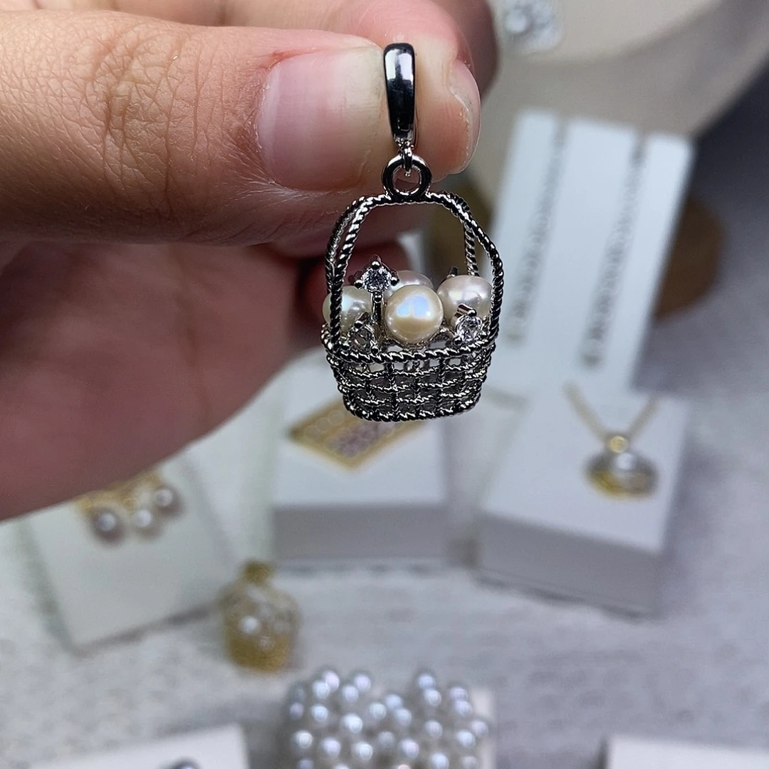 淡水珍珠银S925镶嵌耳饰