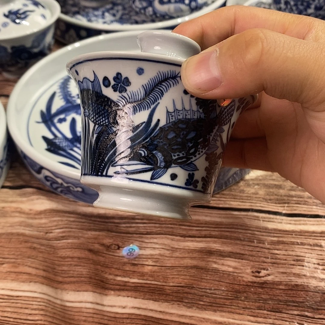 布*布微瑕鱼藻纹马蹄盖碗