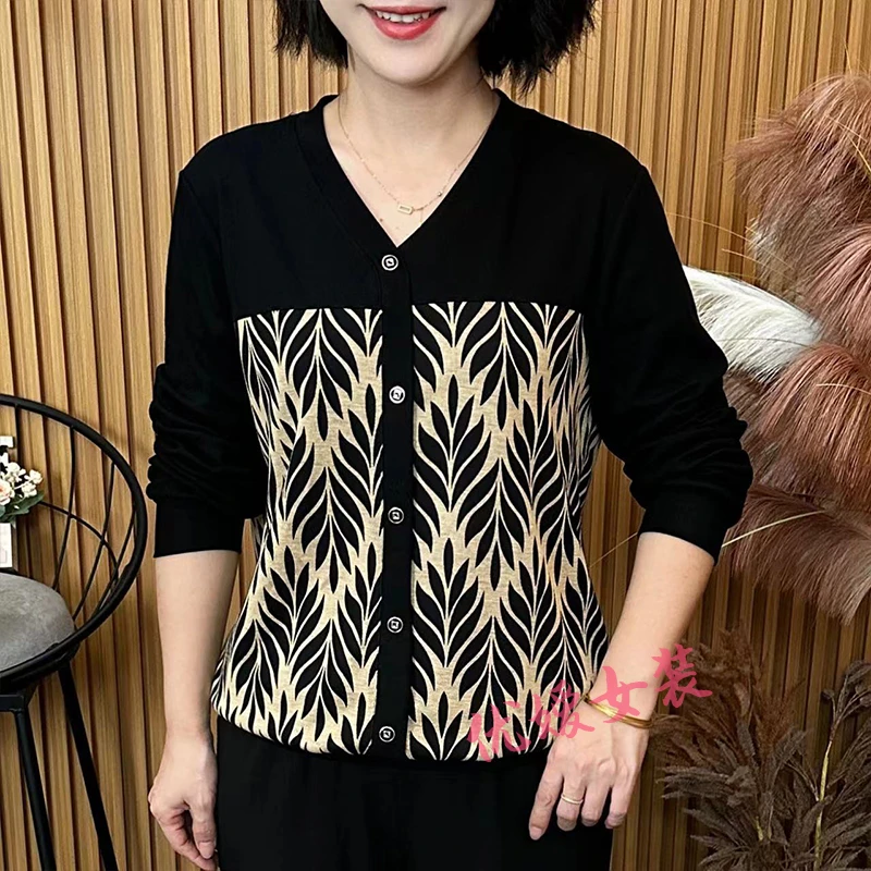 妈妈装秋季时尚V领拼接印花宽松显瘦遮肚洋气中老年女装长袖上衣