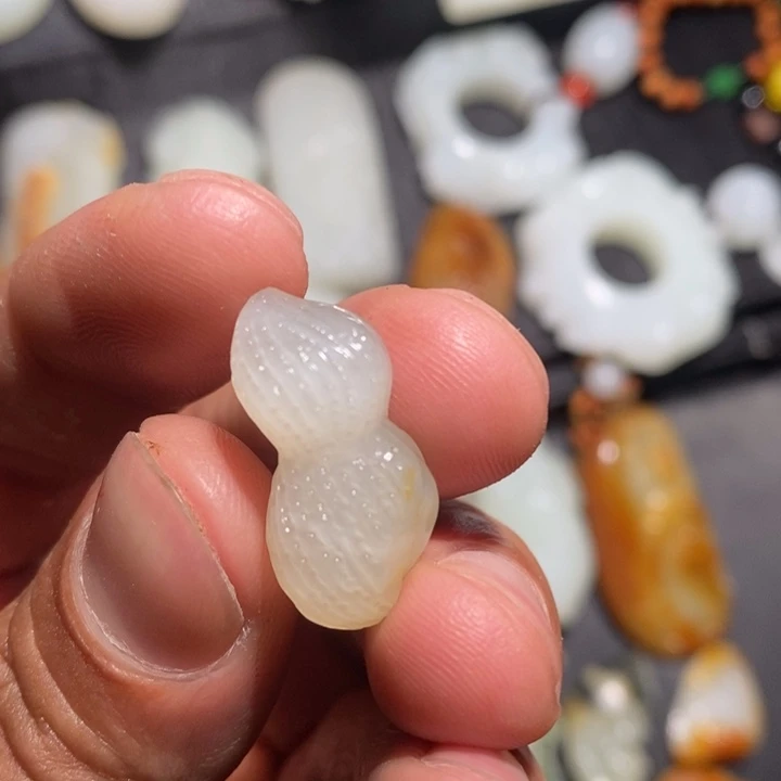 和田玉（糖玉）未镶嵌吊坠(不含链)
