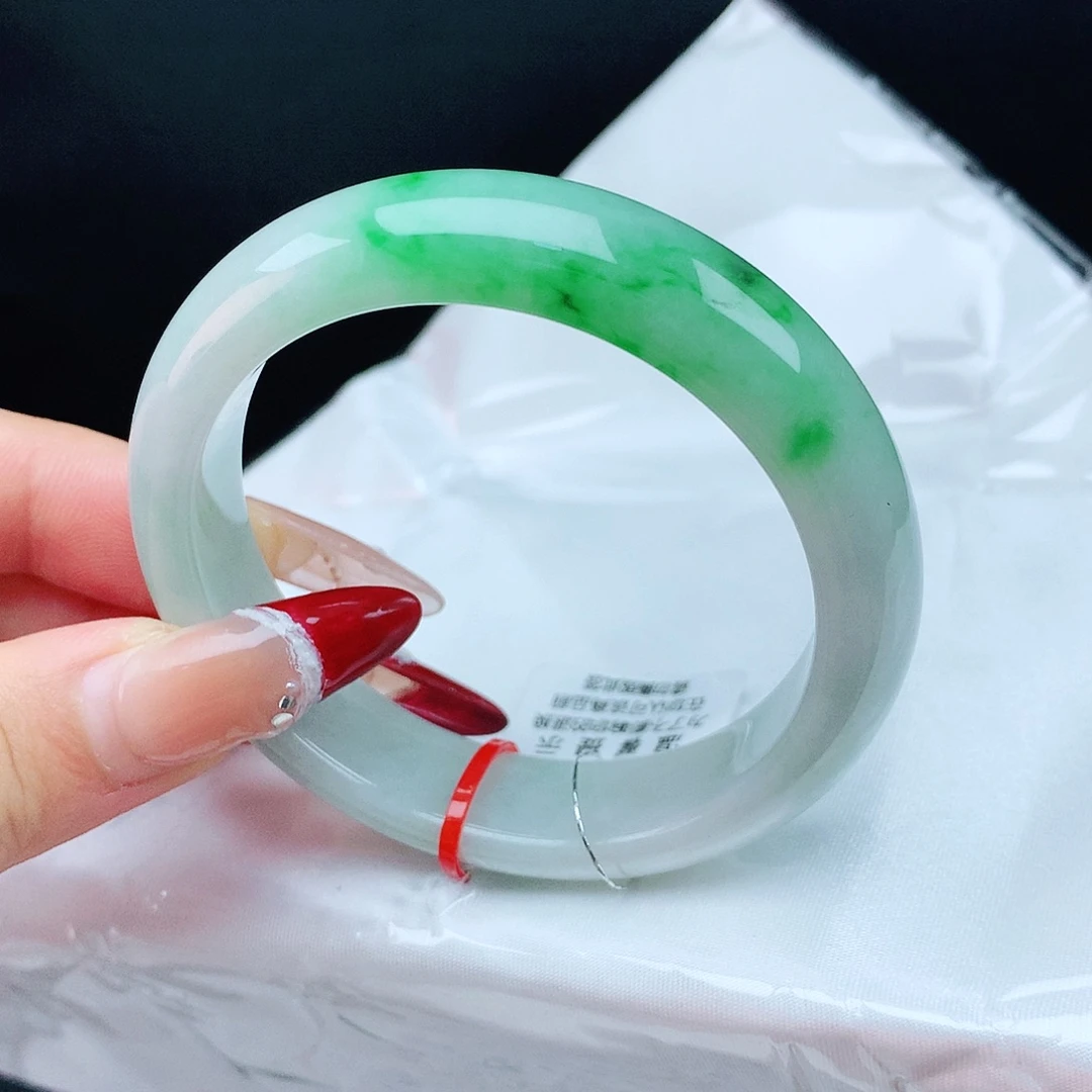 翡翠手镯未镶嵌54圈