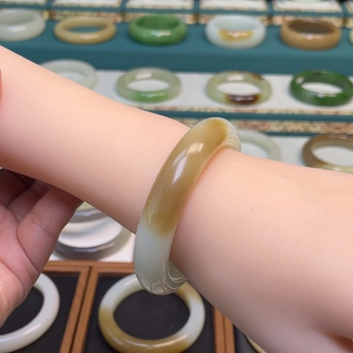 和田玉手镯未镶嵌54