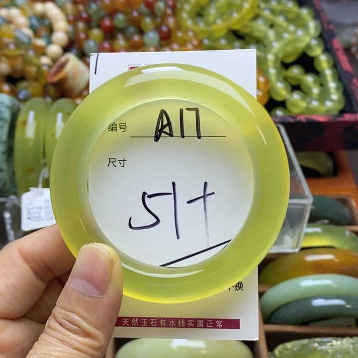 王***小未镶嵌蛇纹石玉手镯