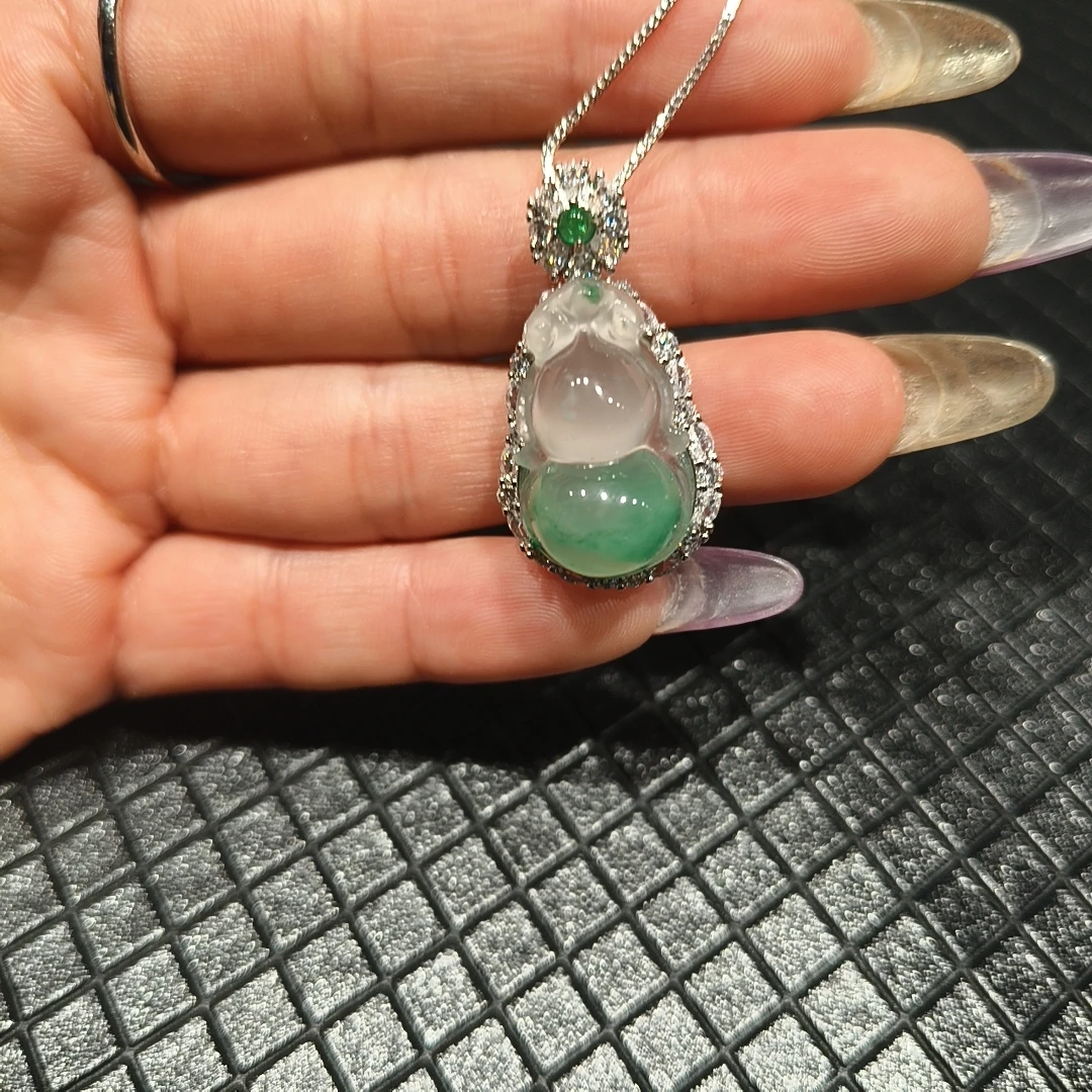 天然非洲翠冰飘小葫芦吊坠