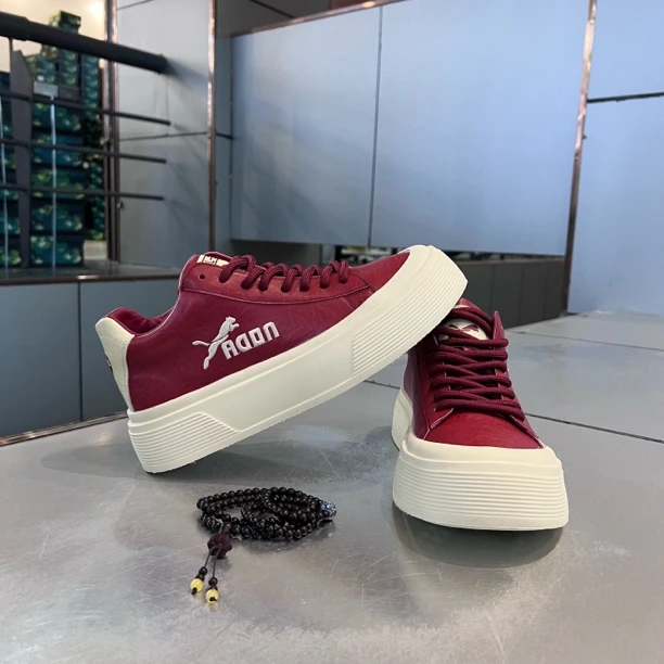 秋冬新款轻奢韩版厚底超轻皮面拼接时尚潮流休闲男鞋舒适百搭潮鞋