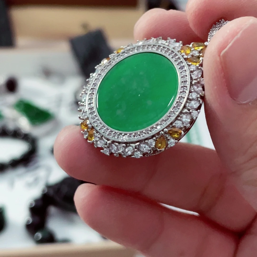 翡翠未镶嵌颈饰先检后发一物一证