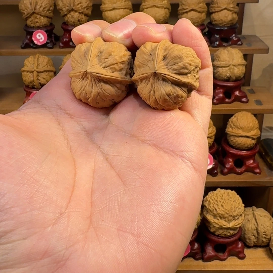 铁核桃把件火焰三棱