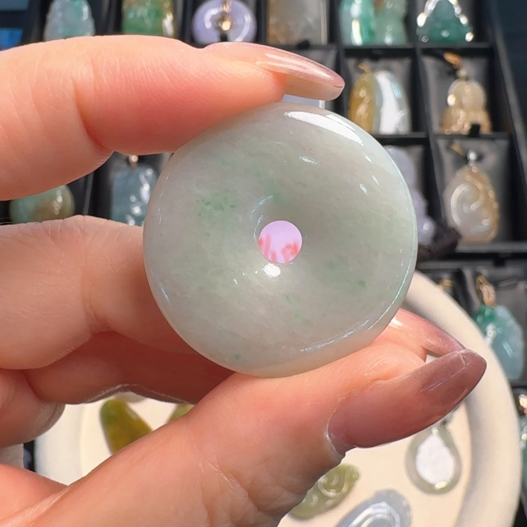 翡翠未镶嵌颈饰平安扣