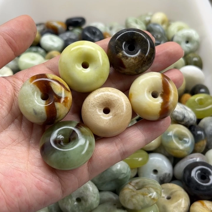 未镶嵌蛇纹石玉颈饰