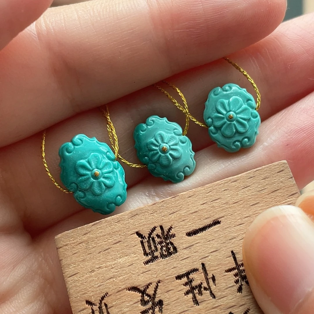 绿松石未镶嵌颈饰