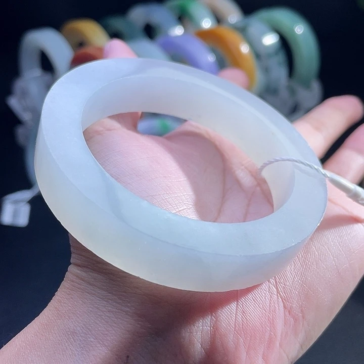 定制翡翠未镶嵌翡翠手镯