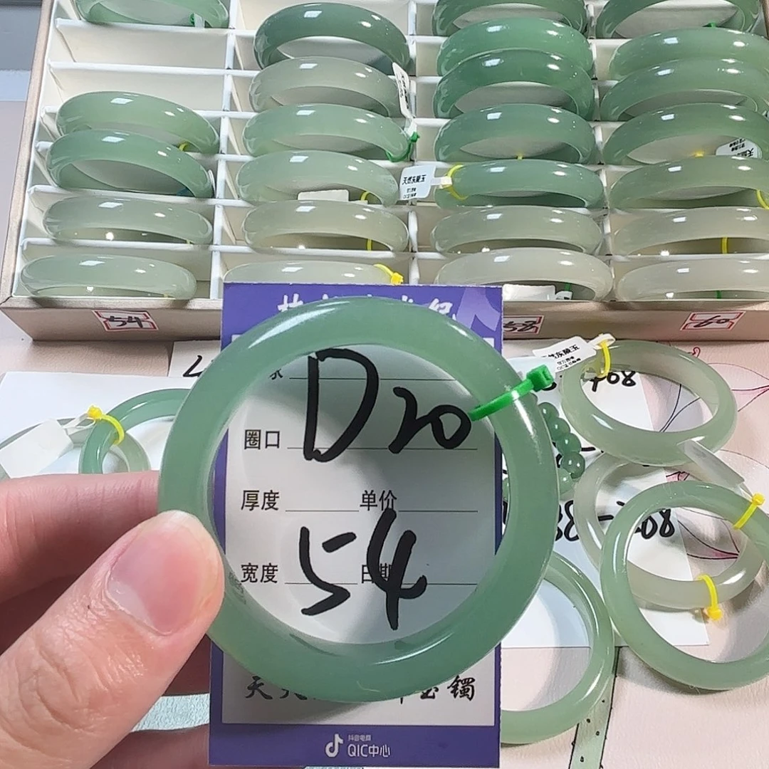 未镶嵌手镯石英质玉