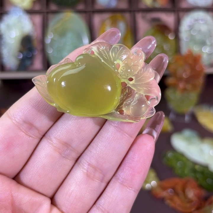 未镶嵌蛇纹石玉颈饰楠*?