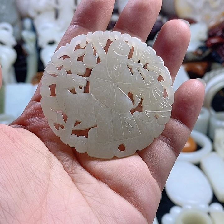 和田玉未镶嵌把件