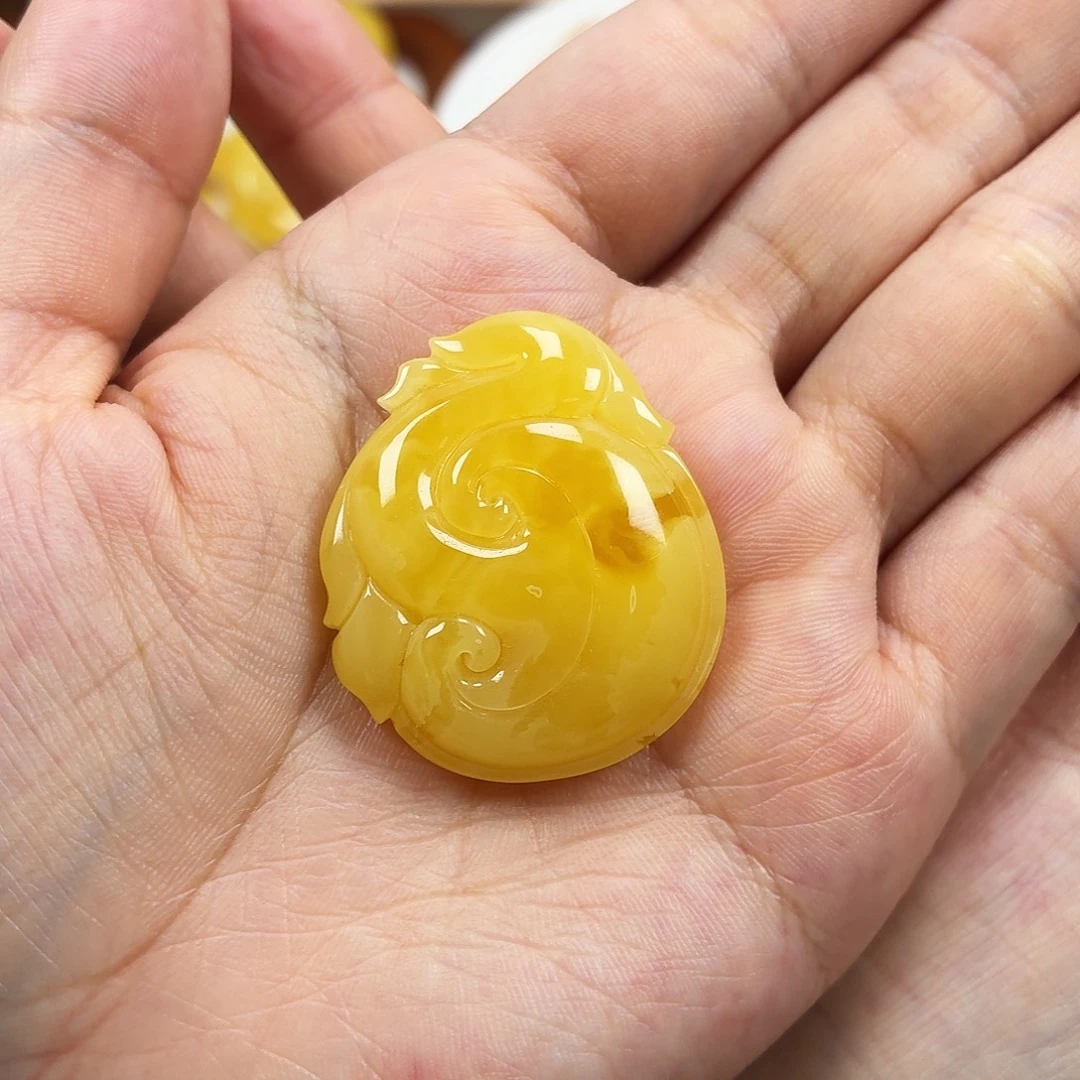 蜜蜡颈饰未镶嵌俄料浓蜡妖花如意