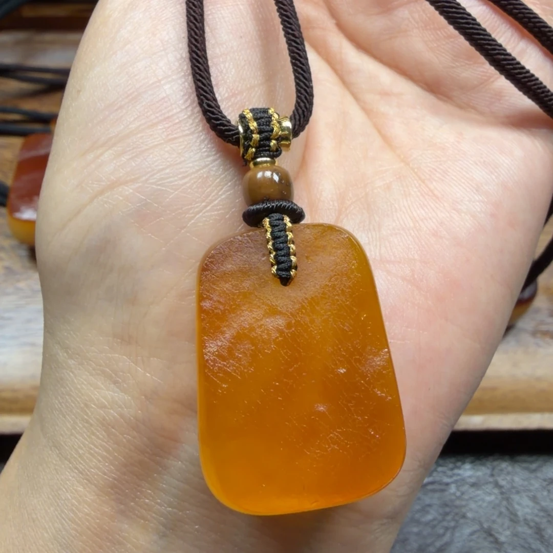 琥珀未镶嵌吊坠(赠链)