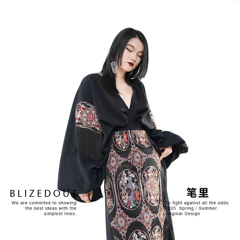笔里【BLIZEDOUT】独立设计黑色新中式复古绣花V领上衣衬衫5091305