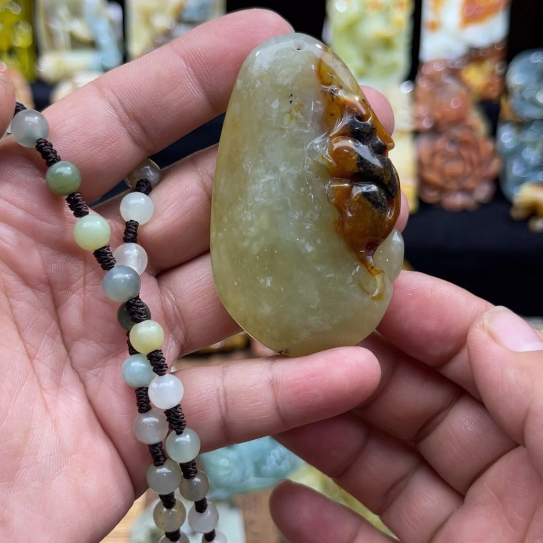 蛇纹石玉未镶嵌颈饰