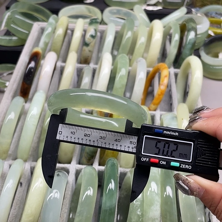 蛇纹石玉未镶嵌手镯129