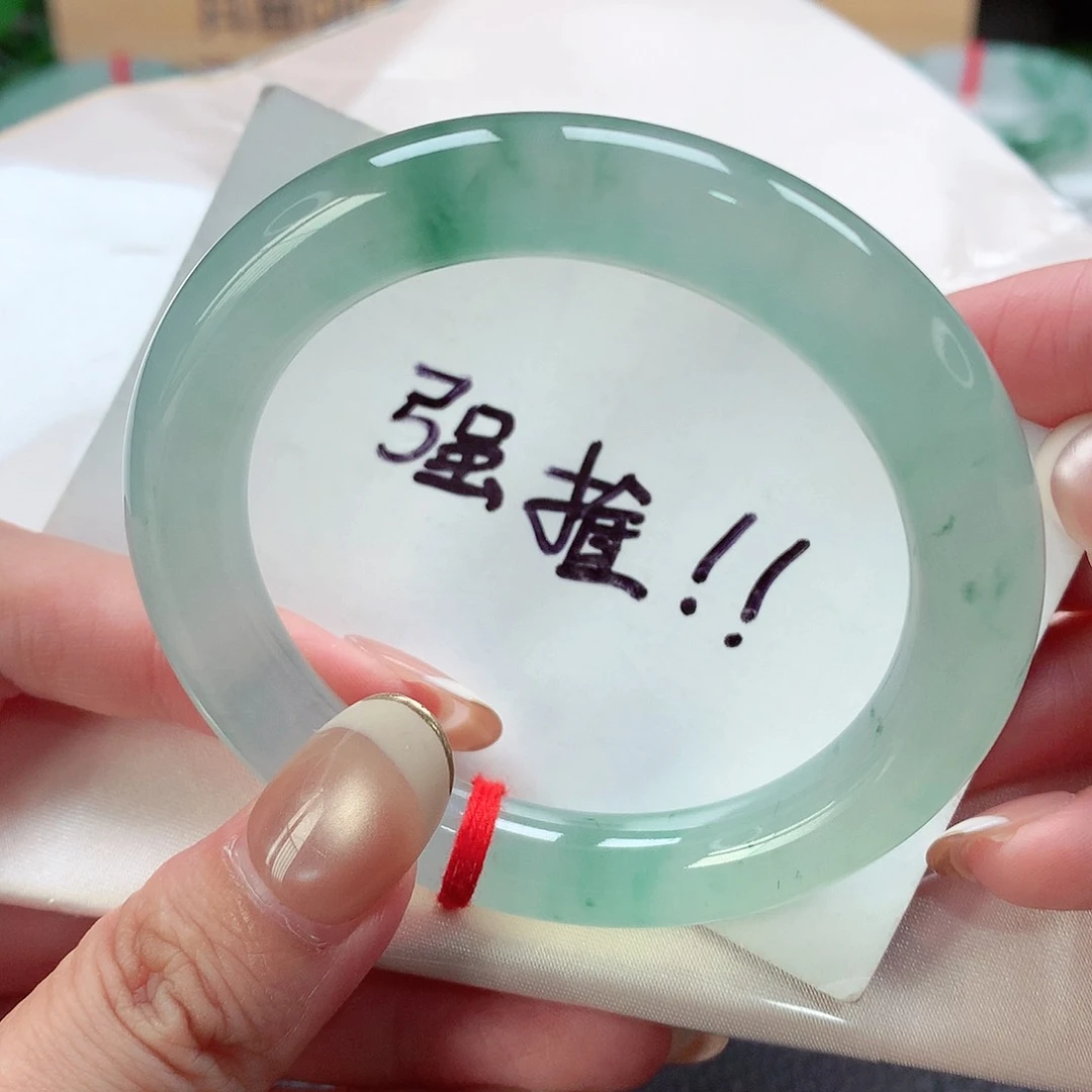 未镶嵌手镯（圆镯）翡翠天然a货翡翠