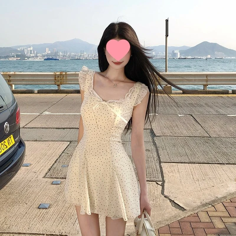 法式欲温柔度假风波点连衣裙子女设计感收腰蝴蝶结系带短裙夏季