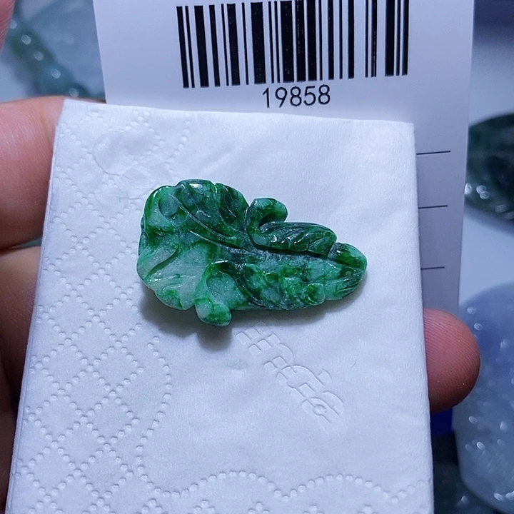 颈饰未镶嵌翡翠天光墟翡翠市场现金代购