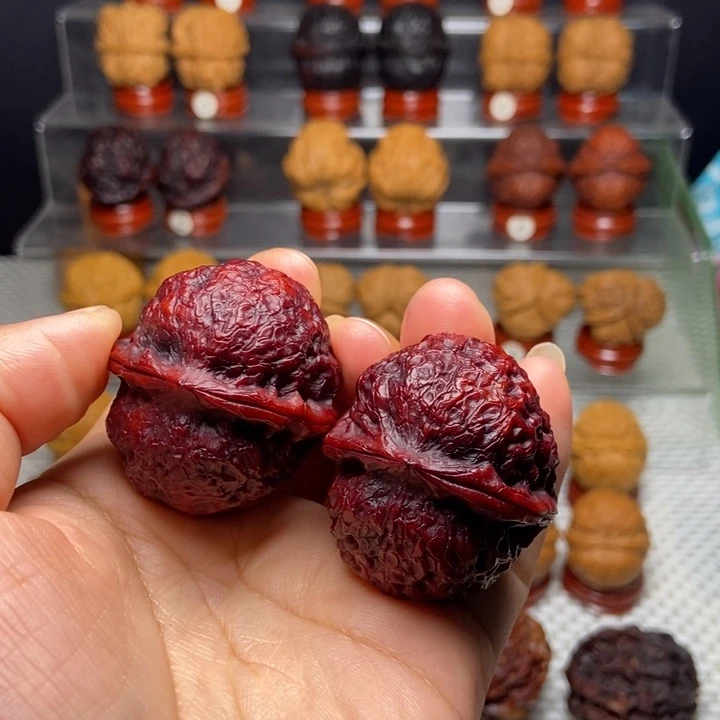 文玩核桃把件七彩团凤绣球45