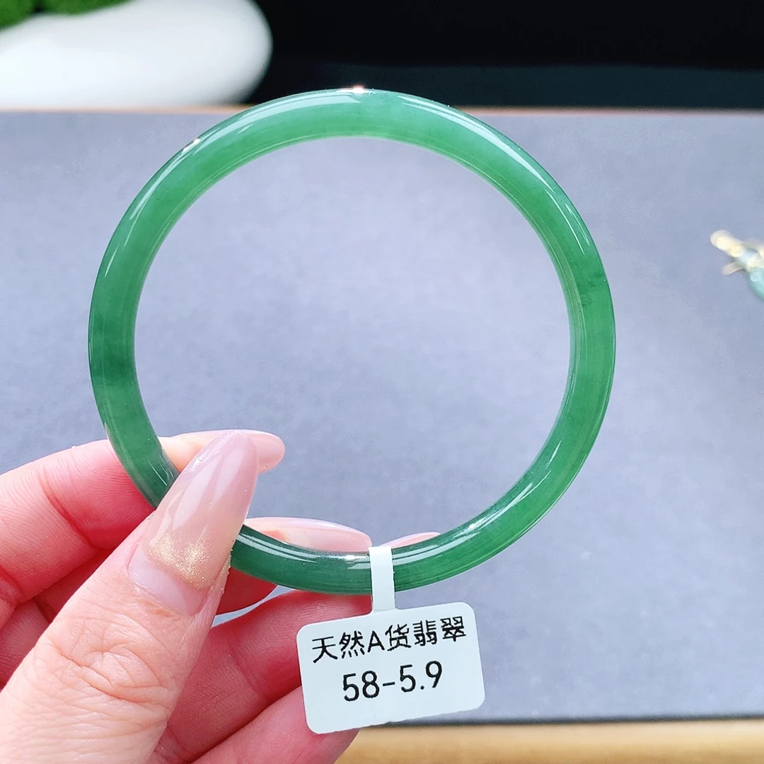 未镶嵌手镯（圆镯）翡翠