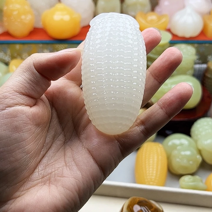 要***狼石材玉米手把摆件