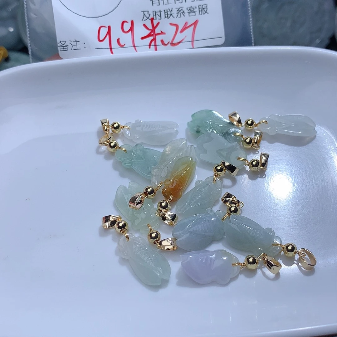 翡翠颈饰未镶嵌1937。