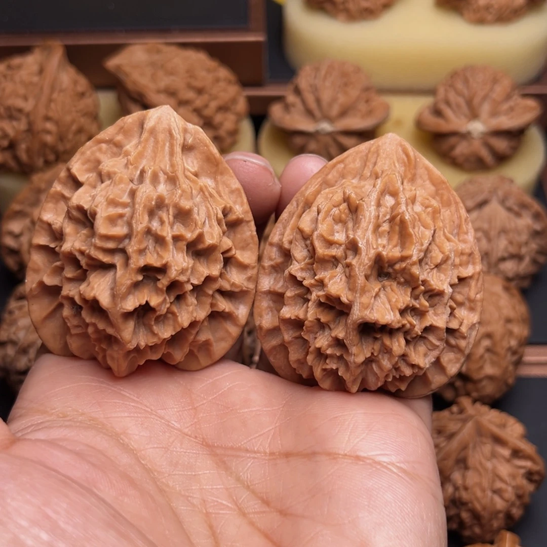 刀***I文玩核桃把件帝王狮子头44左右