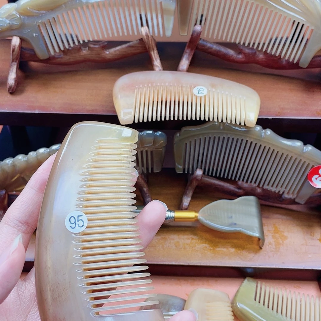 纯手工制作的牛角梳95幸*