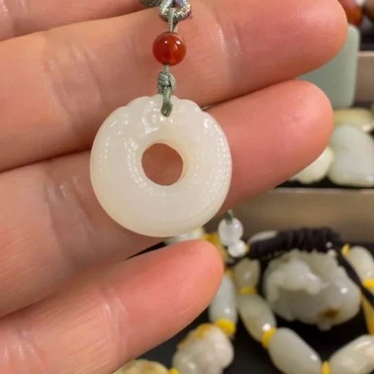 和田玉（糖玉）未镶嵌颈饰