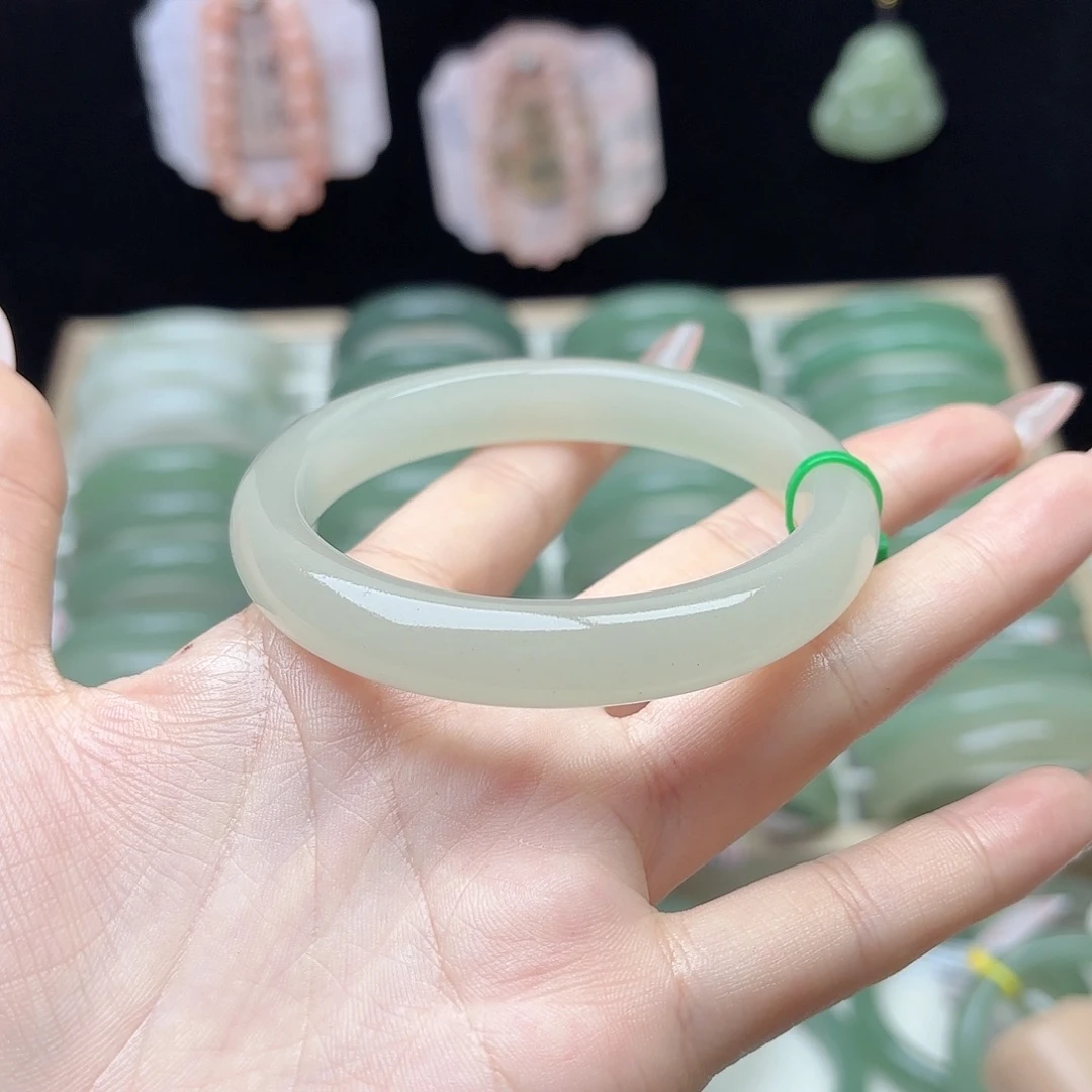 石英质玉未镶嵌手镯60