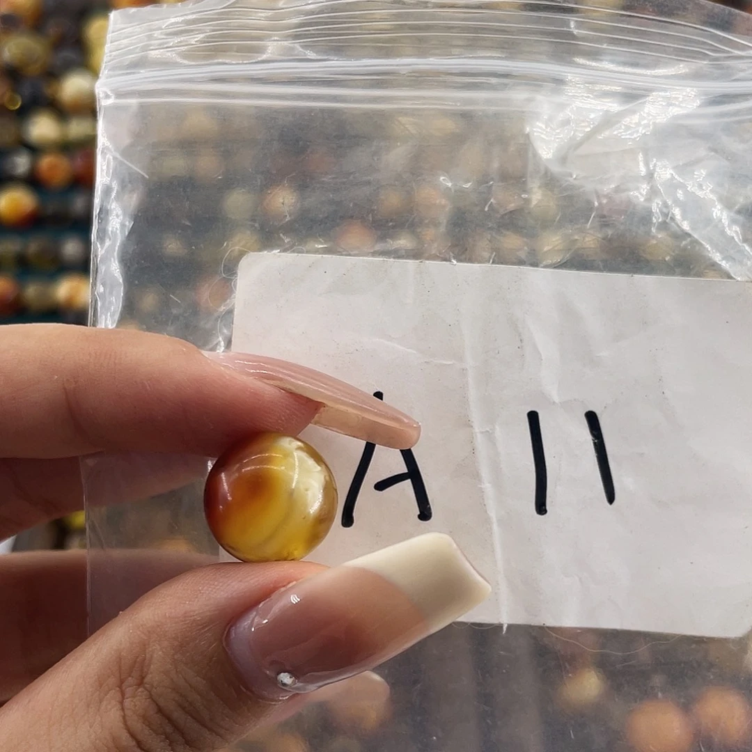 琥珀未镶嵌裸石13.6福利