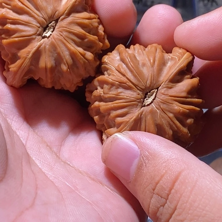 沧***笑吊坠文玩核桃41全品磨盘（一个黄点）