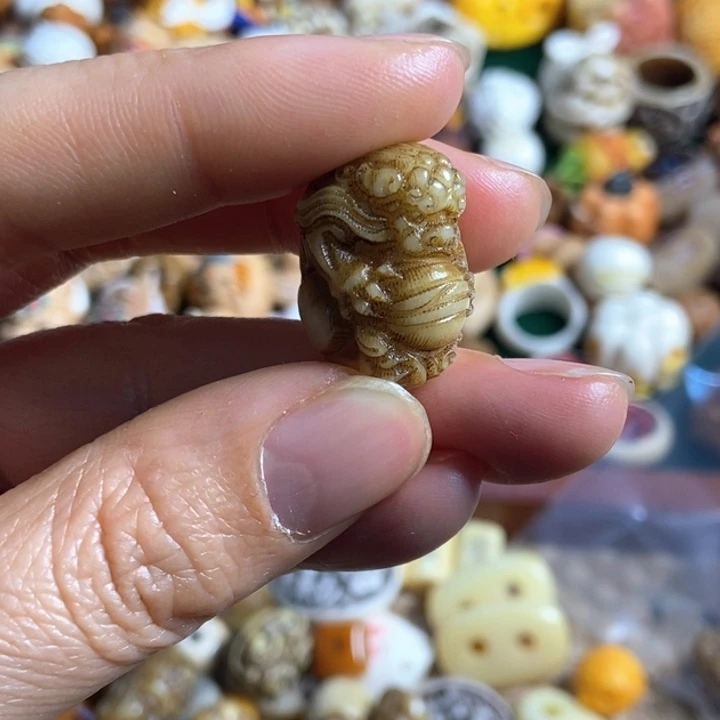 浅*配饰驼骨雕刻小狮子一个