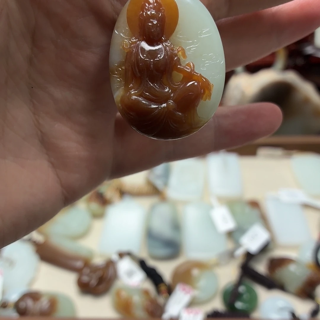 阿***飞和田玉未镶嵌颈饰