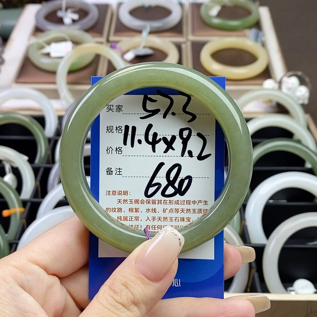 和田玉手镯未镶嵌