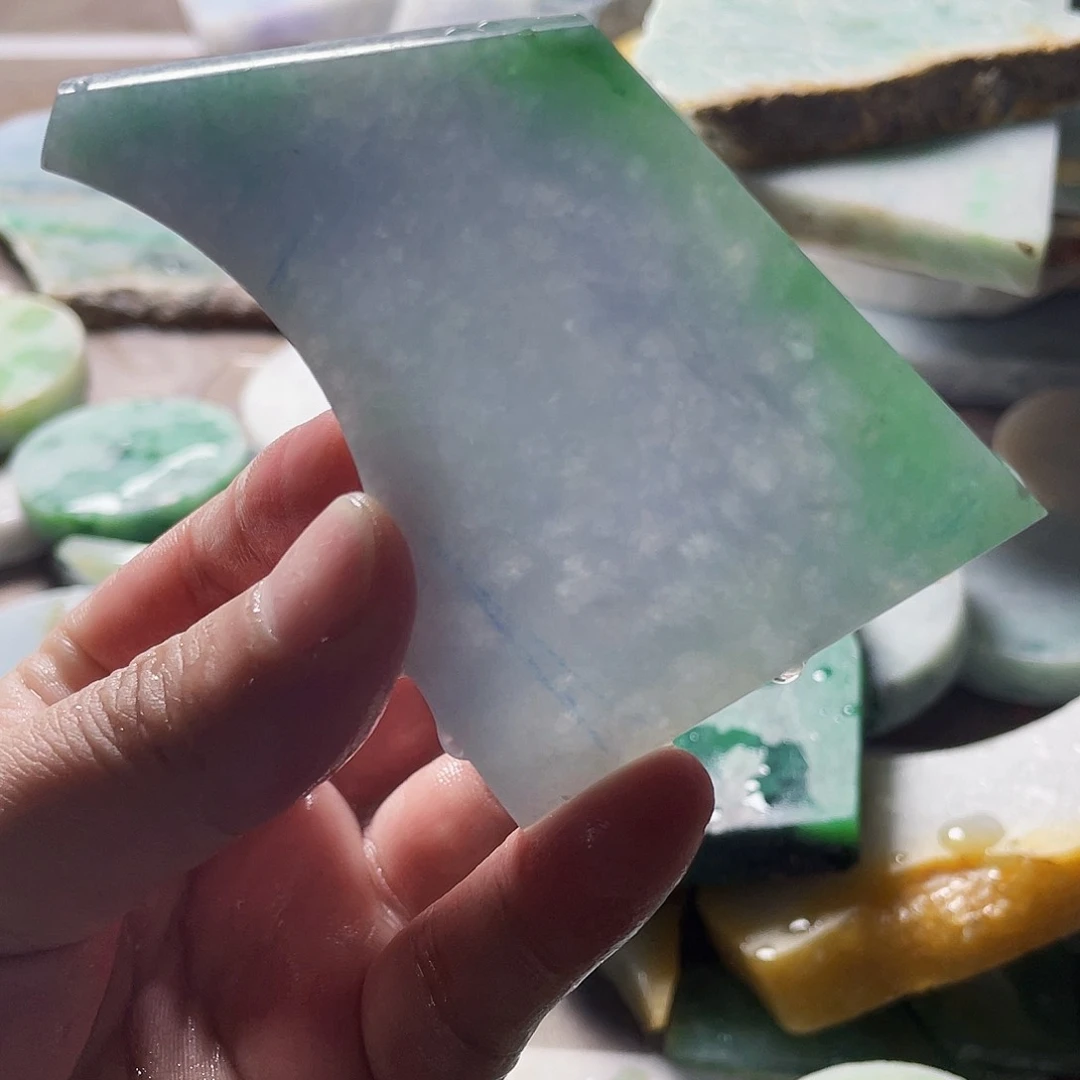 翡翠未镶嵌颈饰毛料91