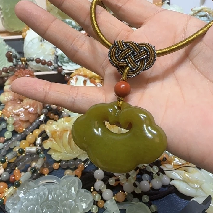 蛇纹石玉吊坠未镶嵌